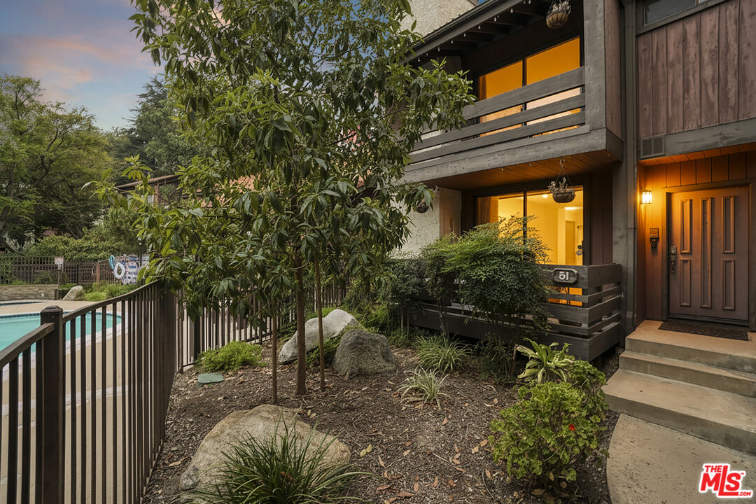 21931 Burbank Blvd Unit: 51