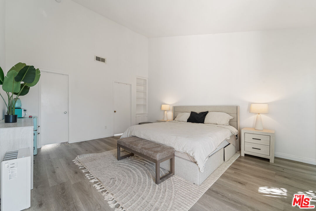 5327 Coldwater Canyon Ave Unit: D