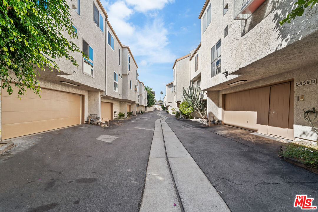 5327 Coldwater Canyon Ave Unit: D