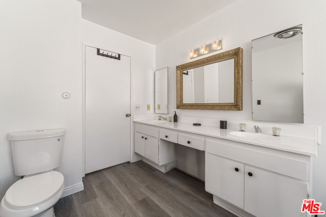 5327 Coldwater Canyon Ave Unit: D