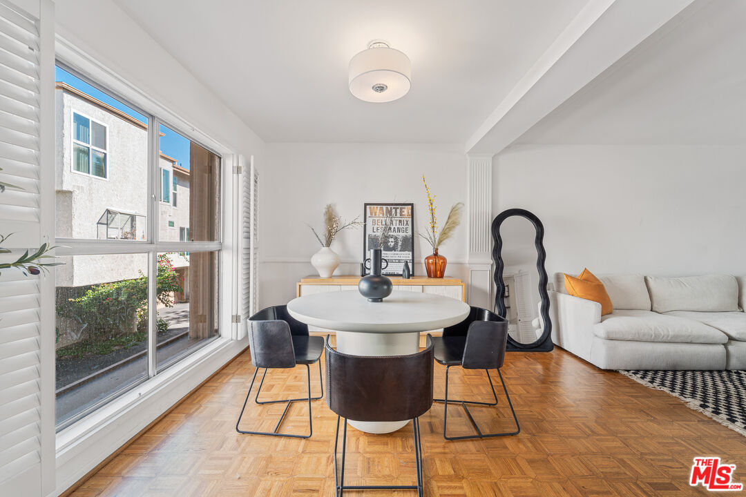 5327 Coldwater Canyon Ave Unit: D