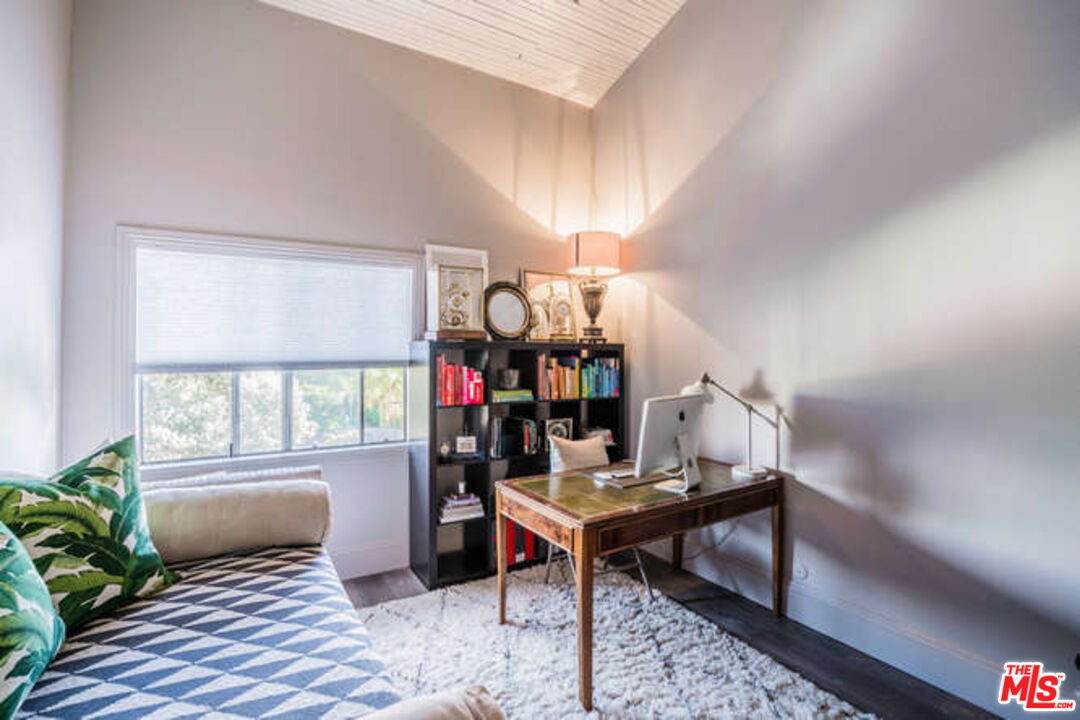5460 White Oak Ave Unit: E324