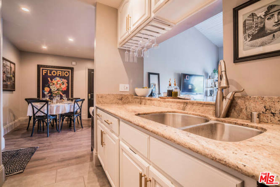 5460 White Oak Ave Unit: E324