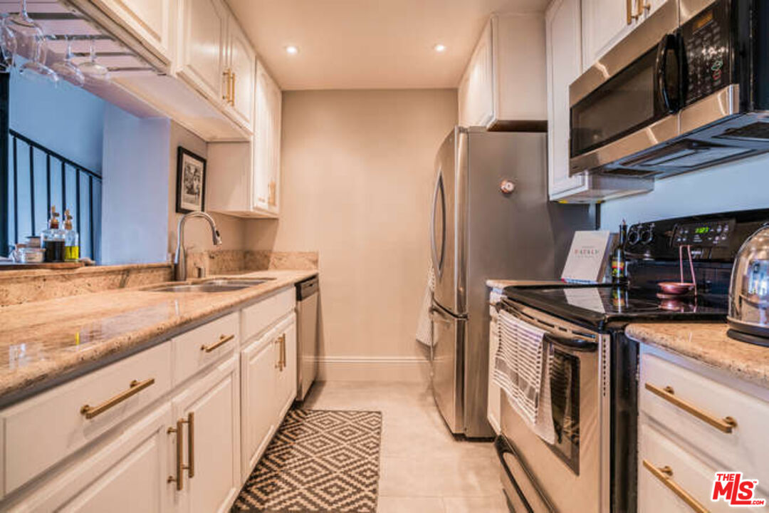 5460 White Oak Ave Unit: E324