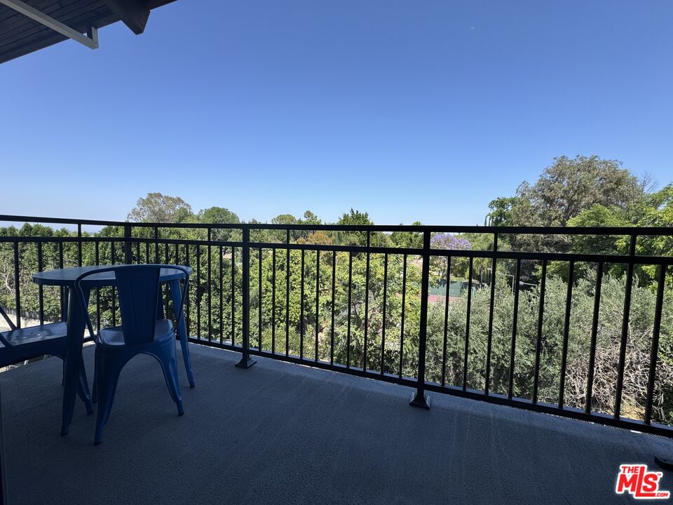 5460 White Oak Ave Unit: E324