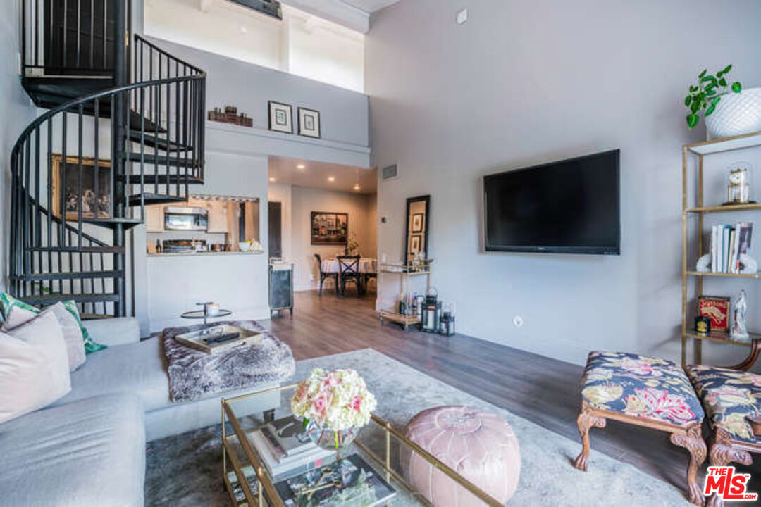 5460 White Oak Ave Unit: E324