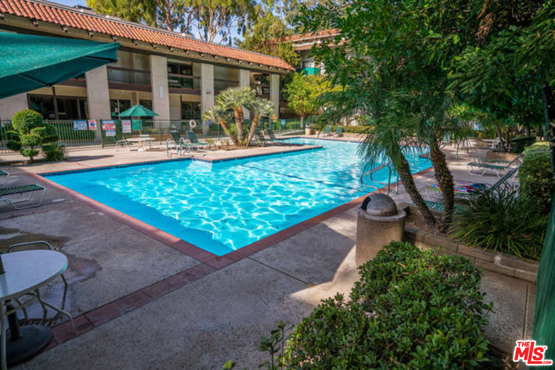5460 White Oak Ave Unit: E324