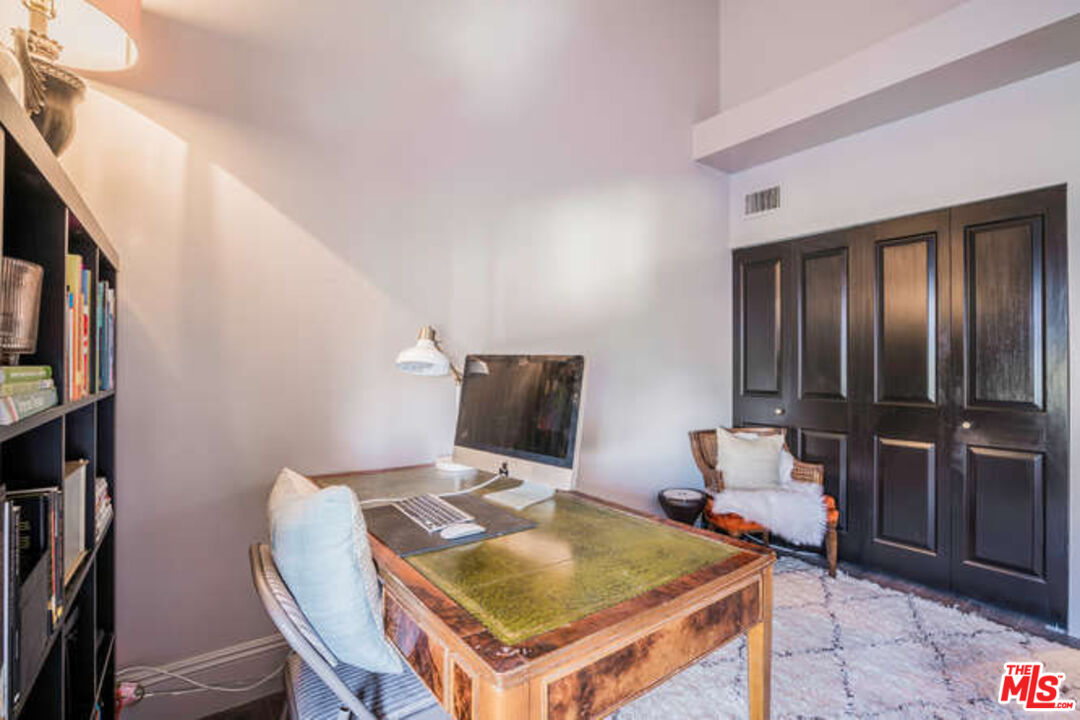 5460 White Oak Ave Unit: E324