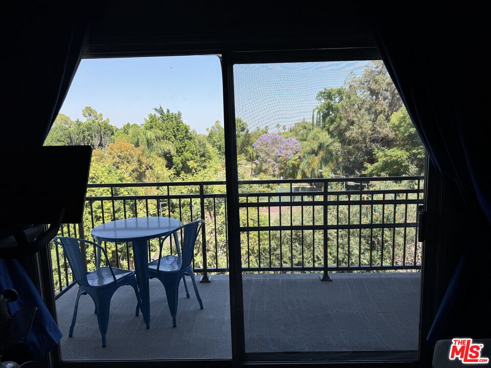 5460 White Oak Ave Unit: E324