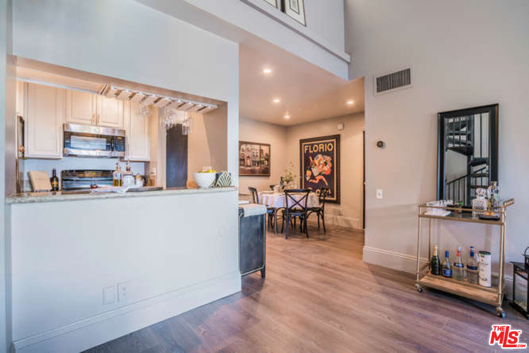 5460 White Oak Ave Unit: E324
