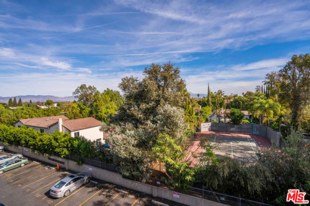 5460 White Oak Ave Unit: E324