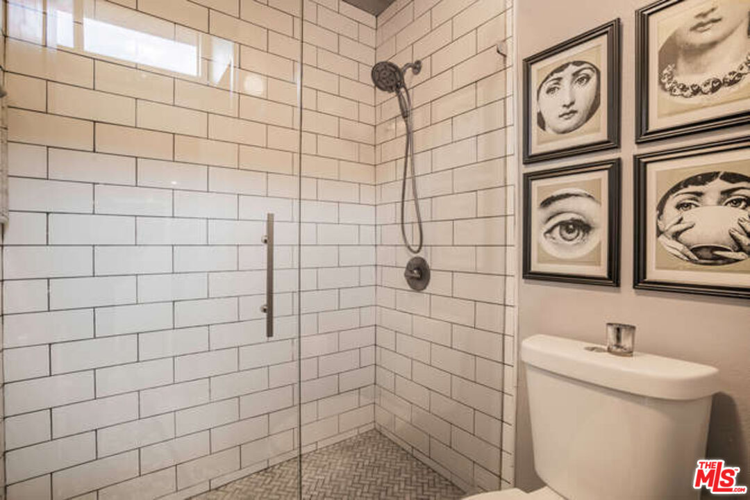 5460 White Oak Ave Unit: E324
