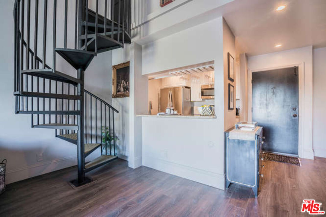5460 White Oak Ave Unit: E324