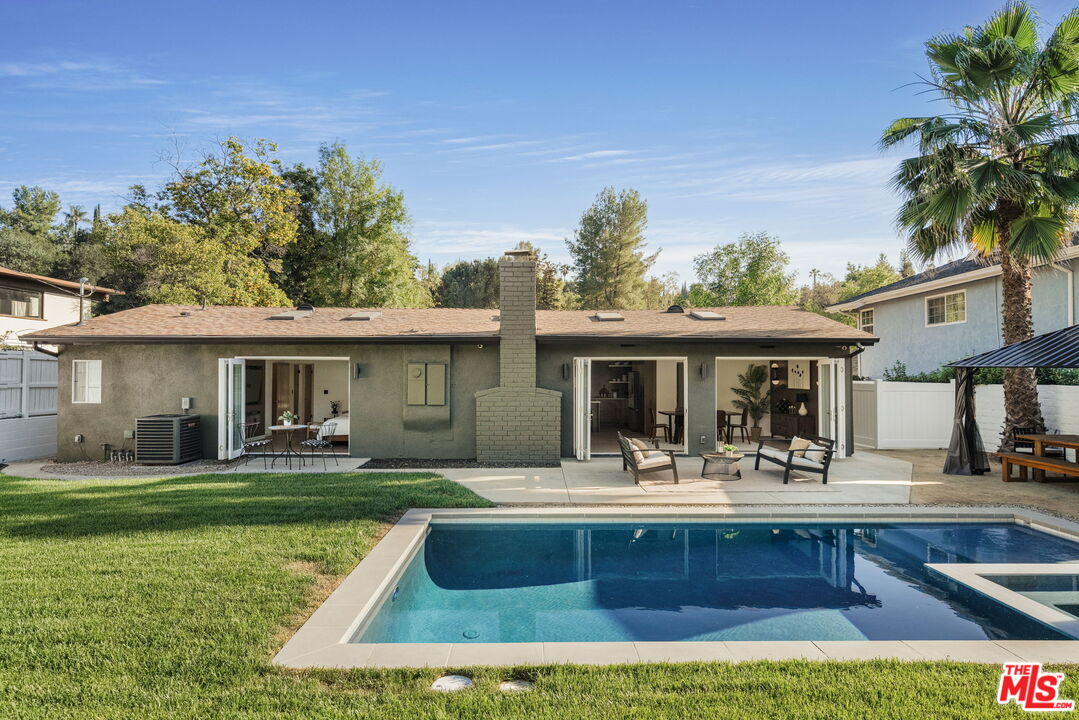 22649 Mulholland Dr