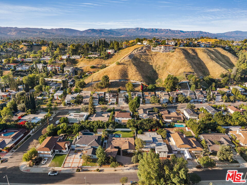 22649 Mulholland Dr