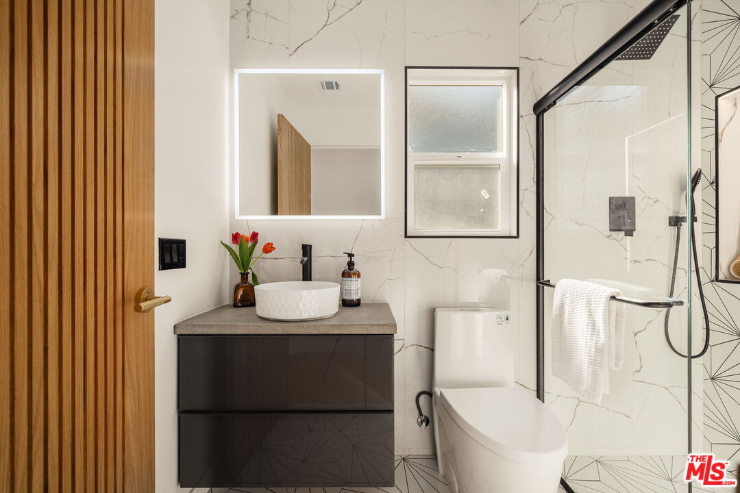 22649 Mulholland Dr