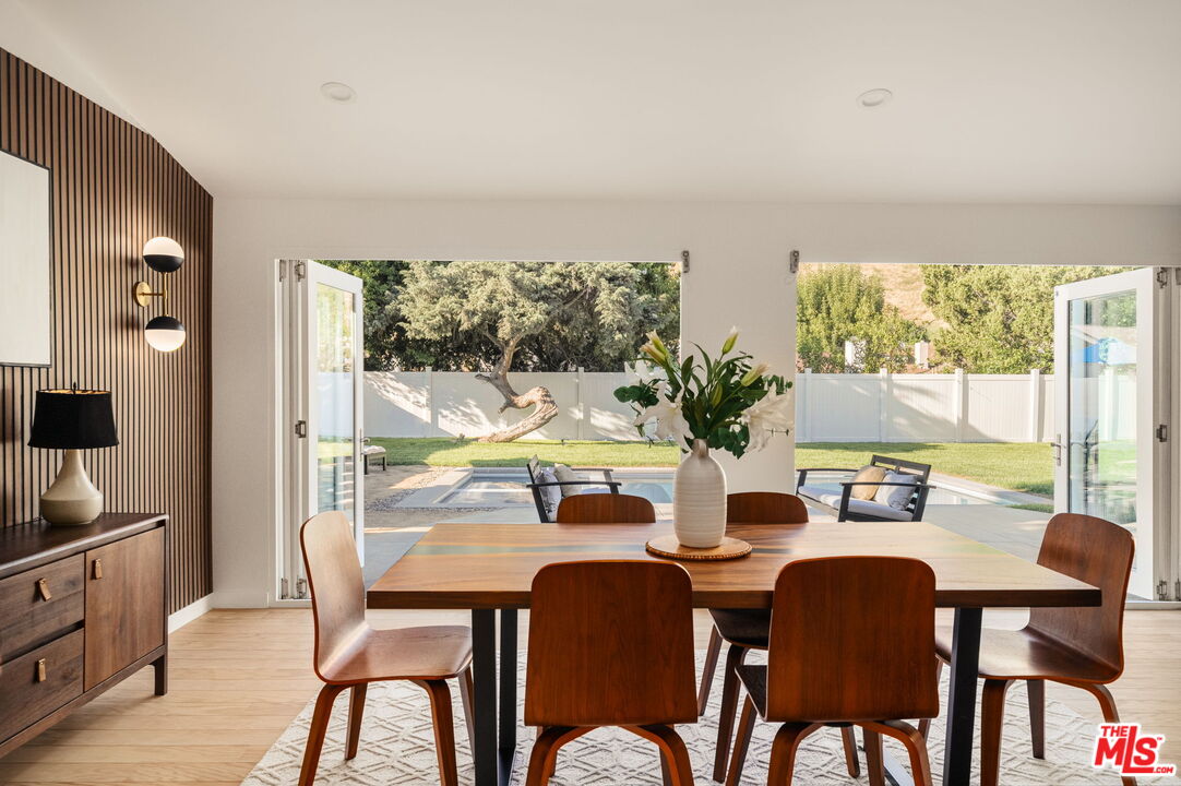 22649 Mulholland Dr