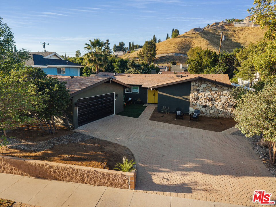 22649 Mulholland Dr