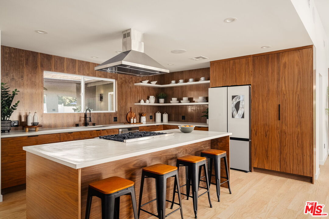 22649 Mulholland Dr