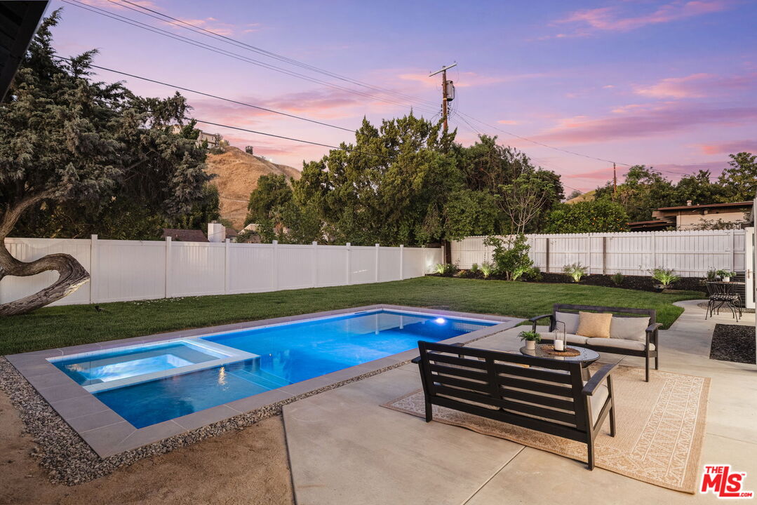 22649 Mulholland Dr