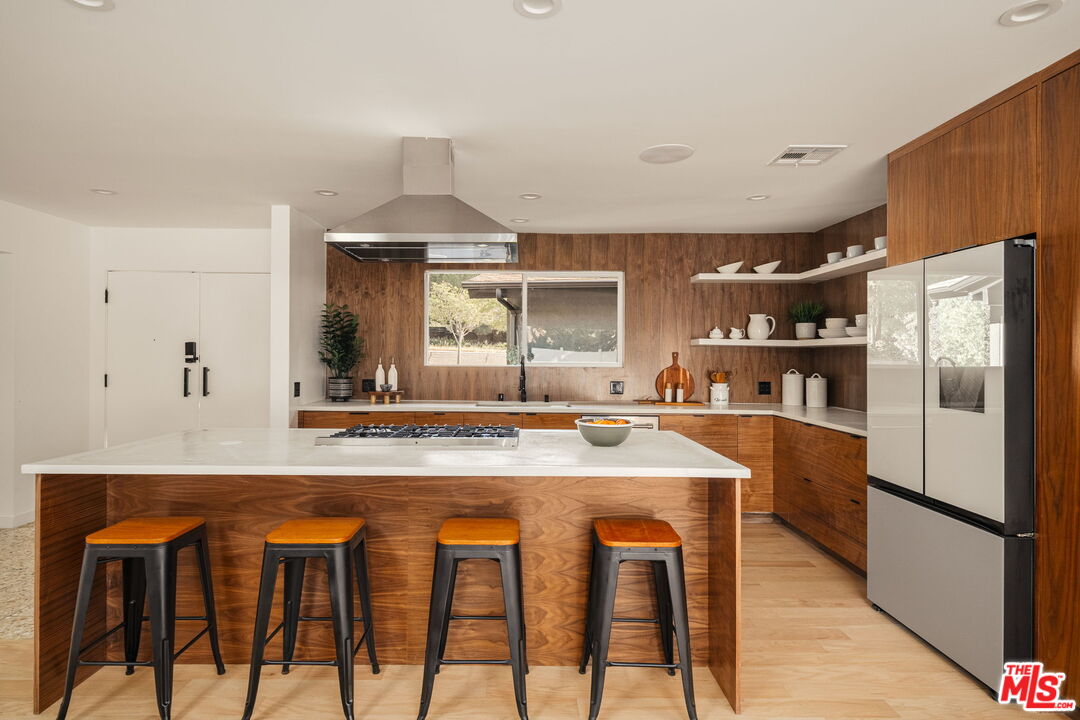 22649 Mulholland Dr