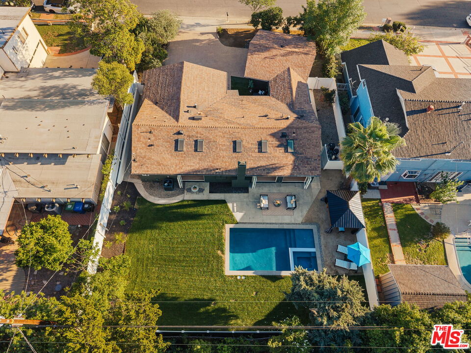 22649 Mulholland Dr