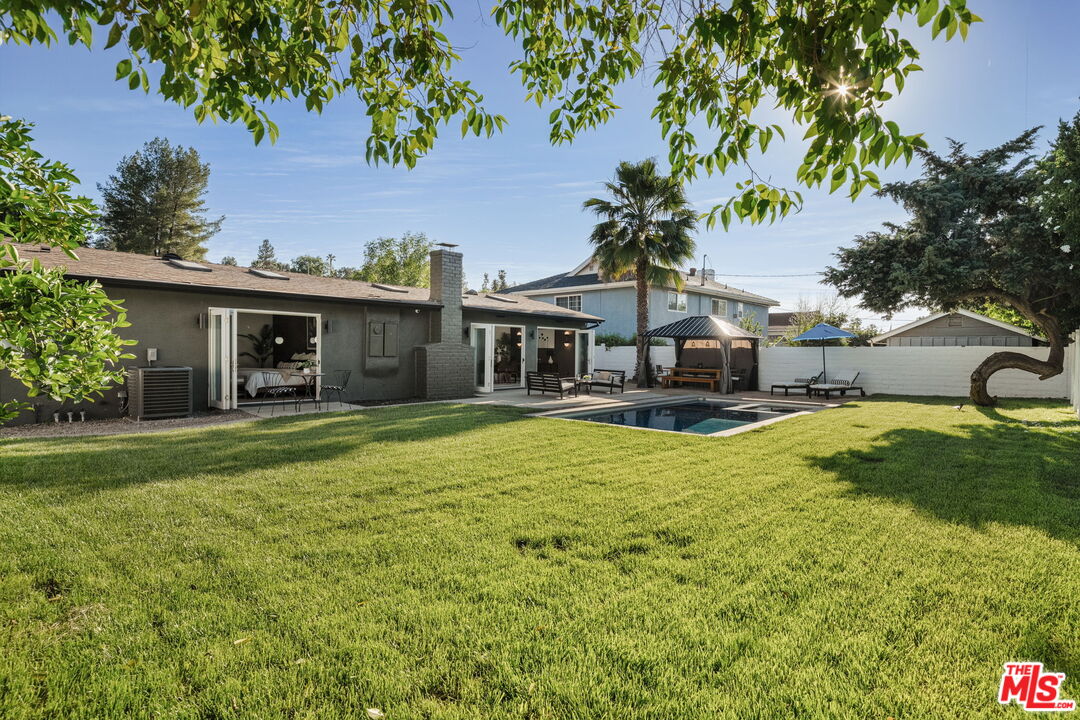 22649 Mulholland Dr