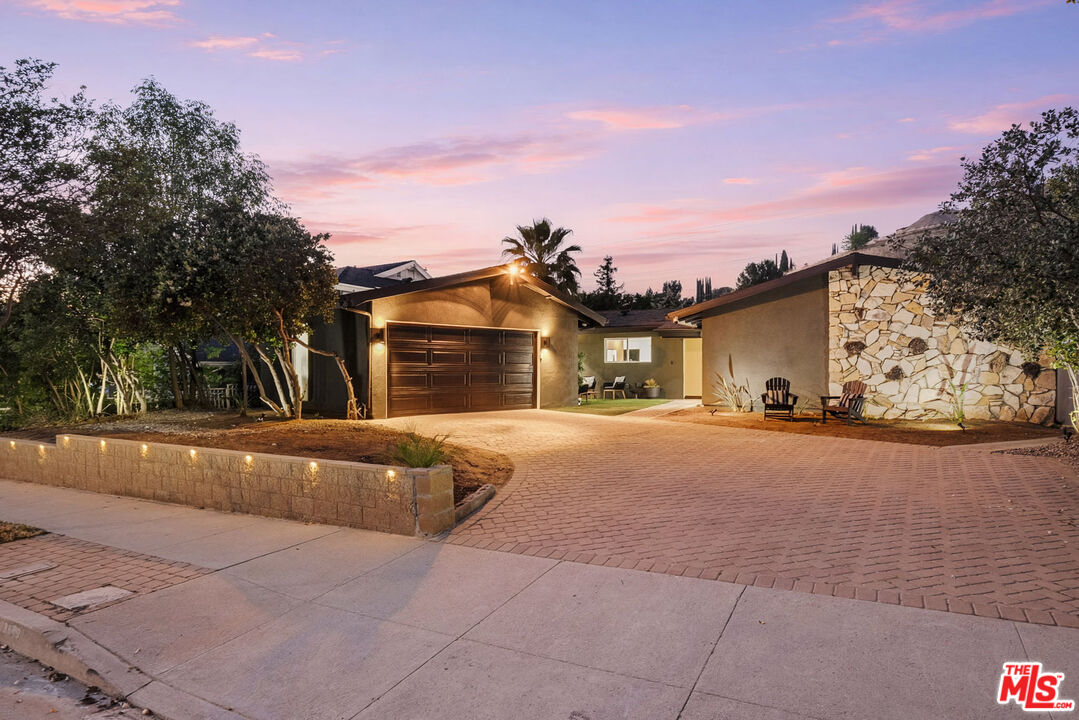 22649 Mulholland Dr