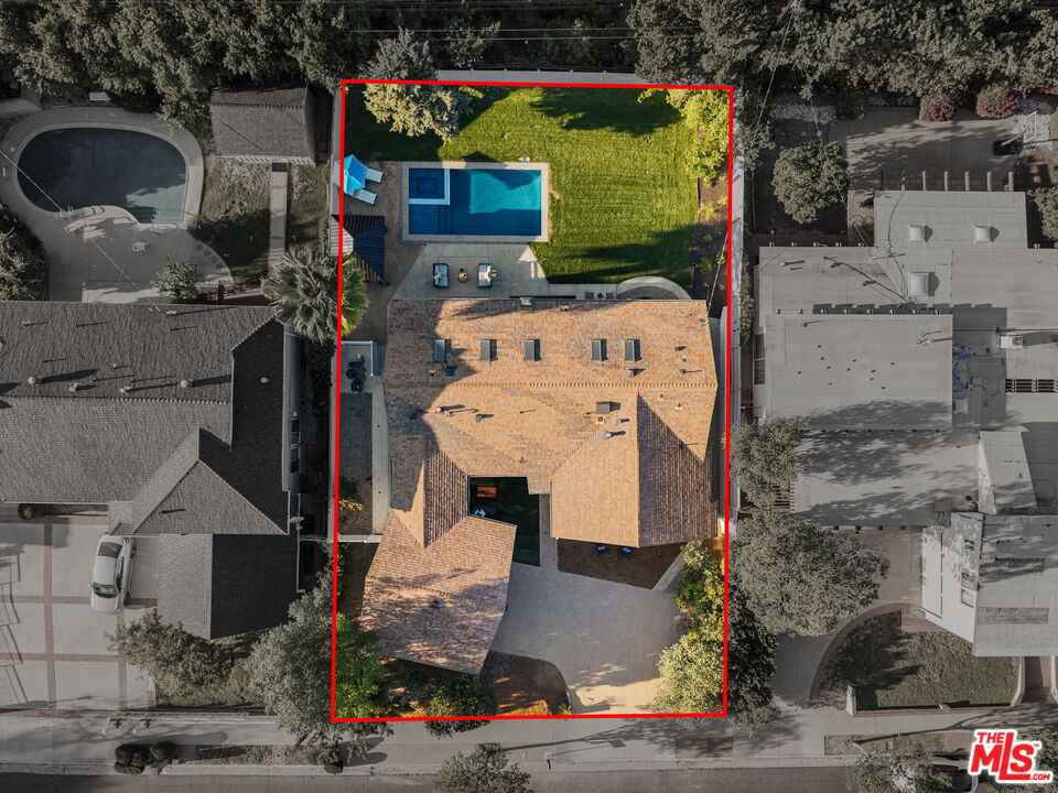 22649 Mulholland Dr