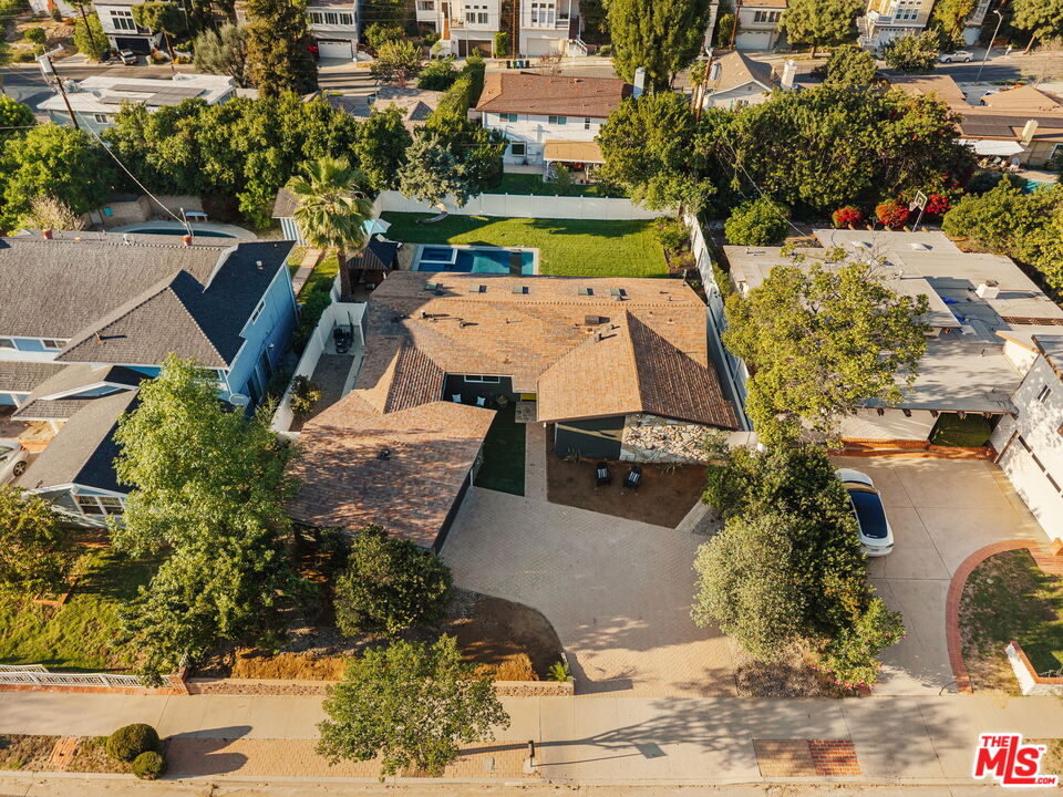 22649 Mulholland Dr