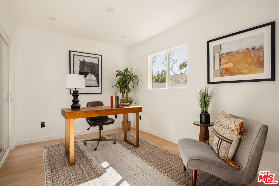 22649 Mulholland Dr