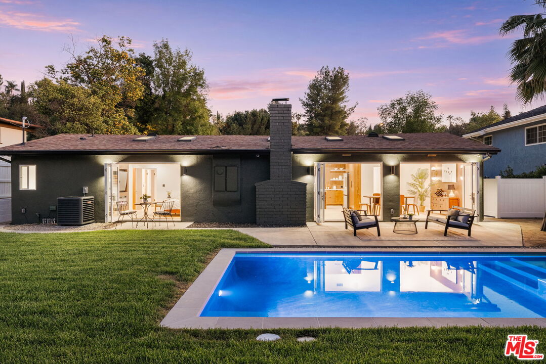 22649 Mulholland Dr