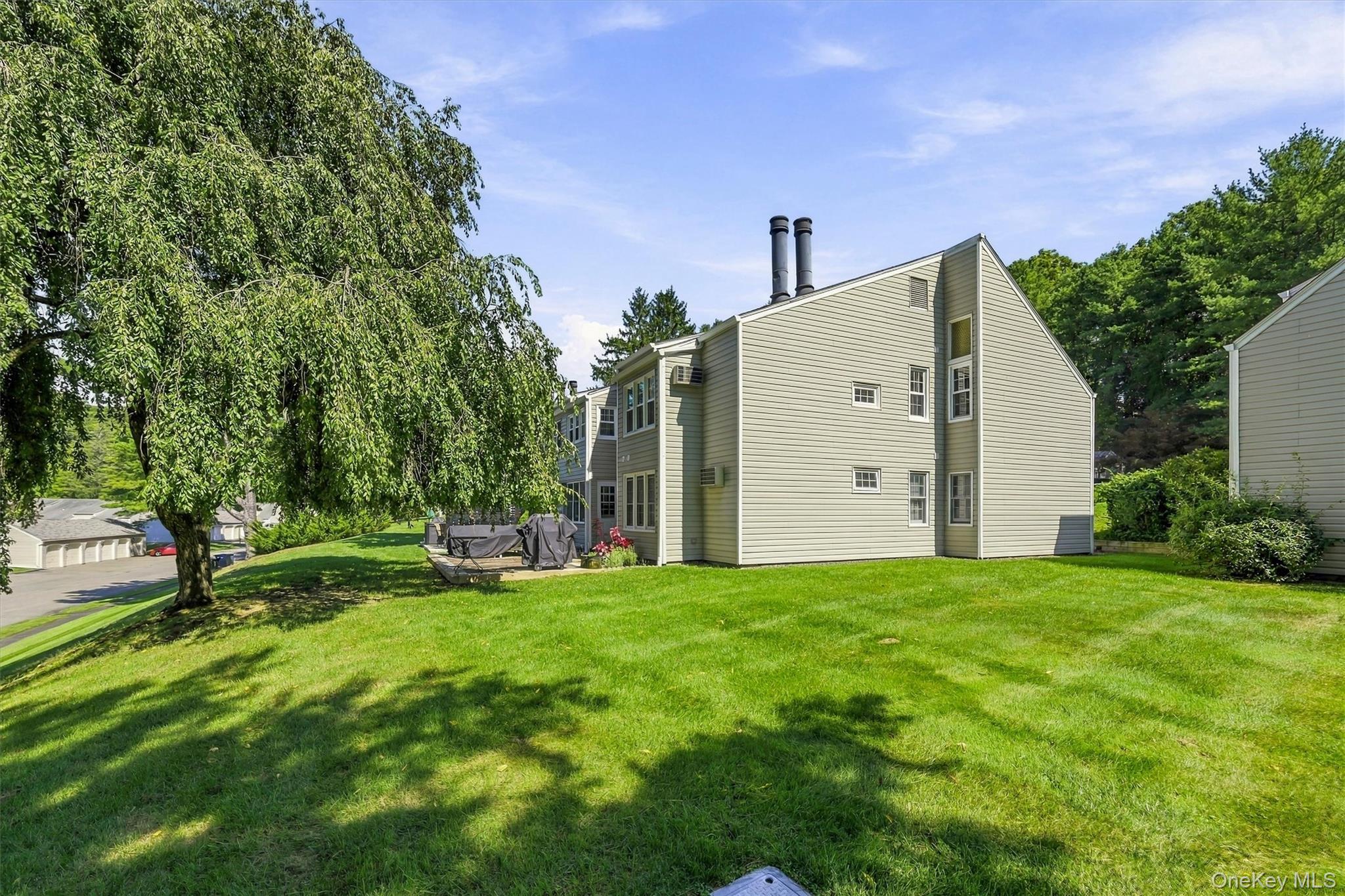 1704 Holly Stream Court