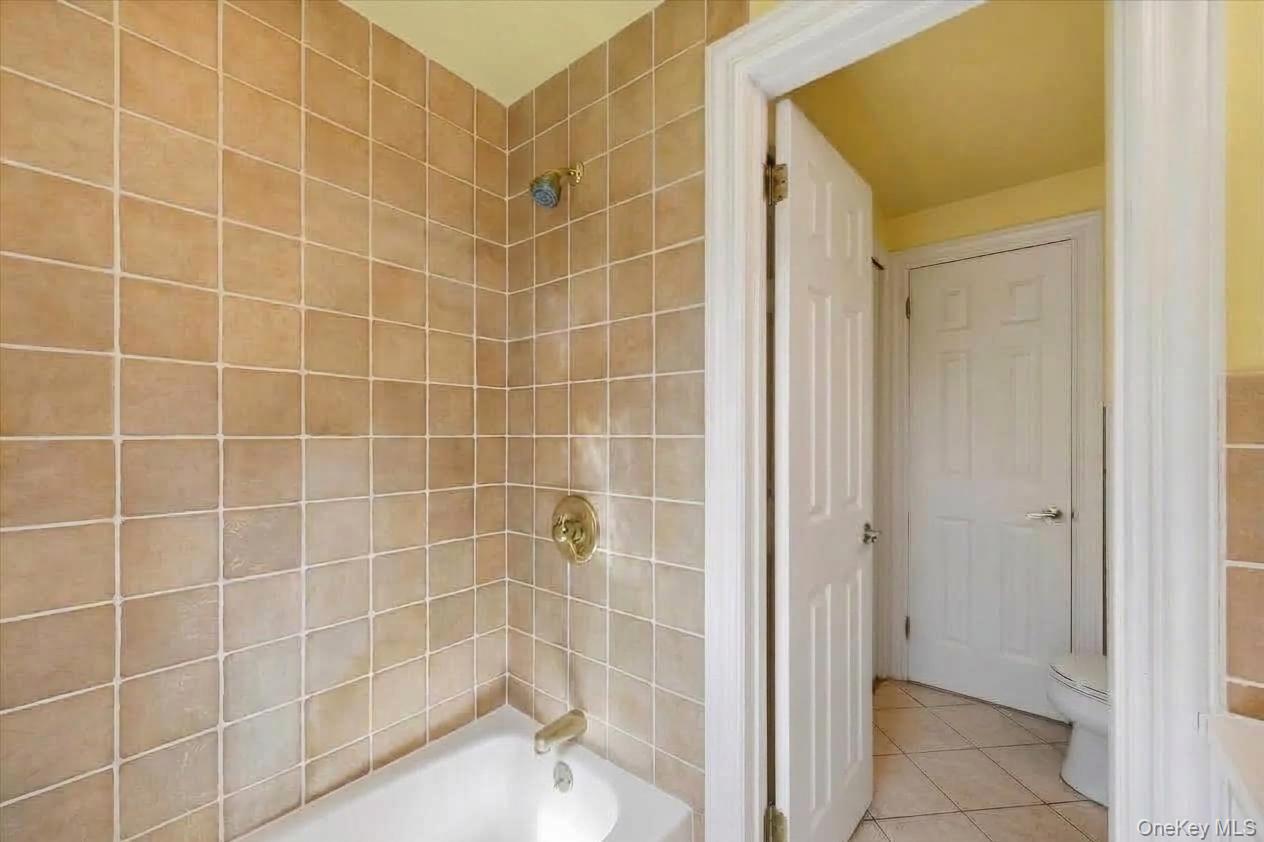 1704 Holly Stream Court