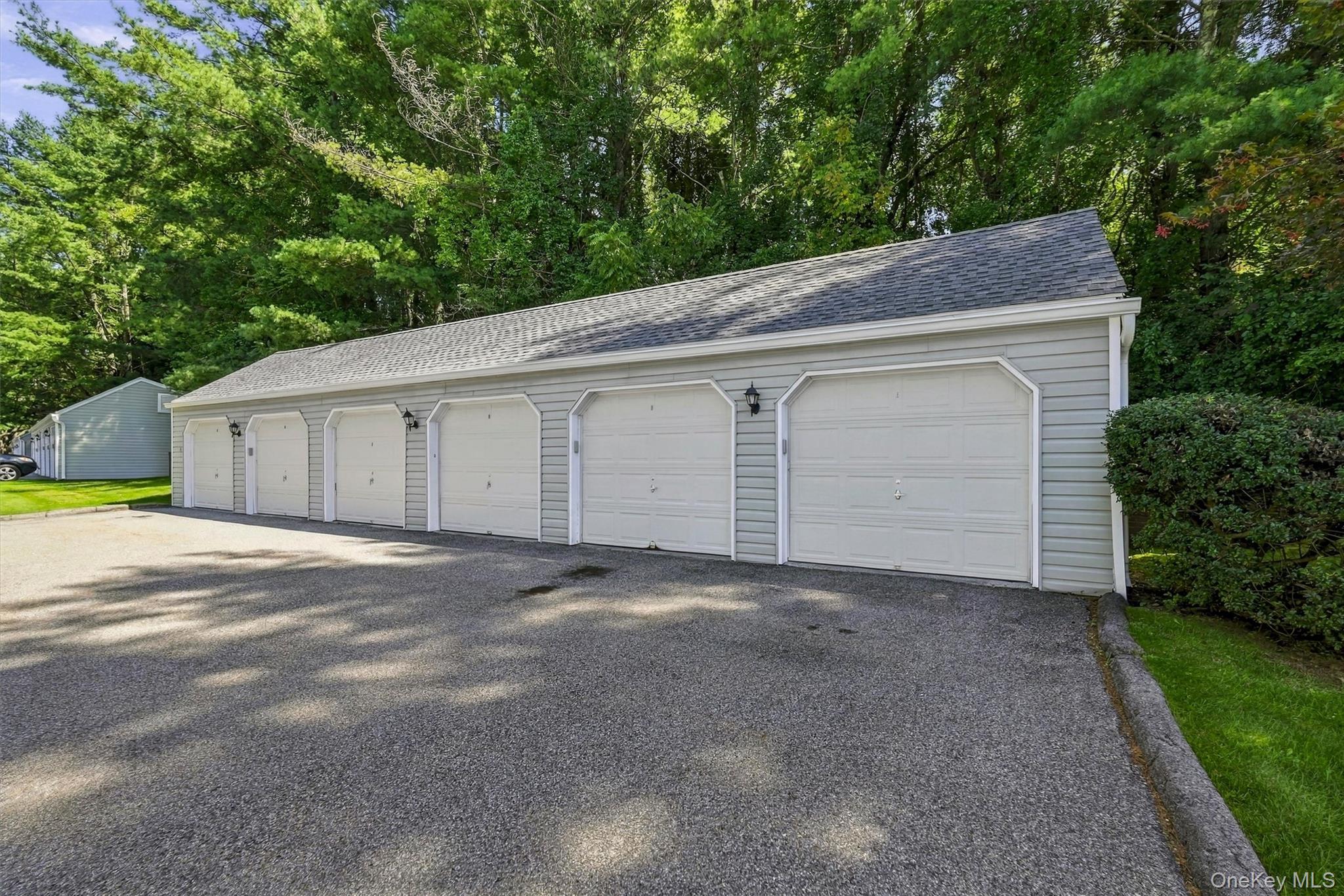 1704 Holly Stream Court