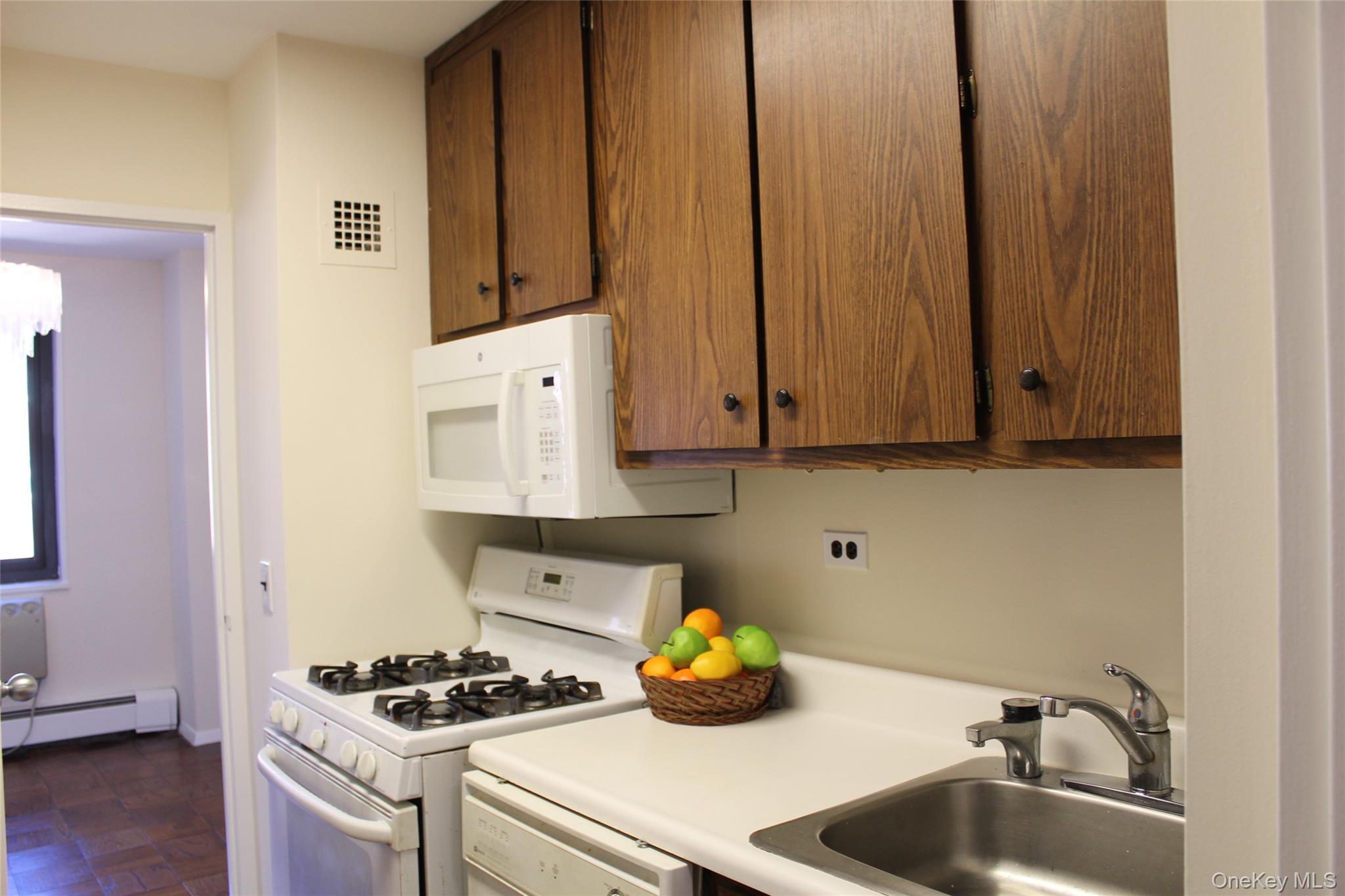 100 E Hartsdale Avenue Unit: 6HW