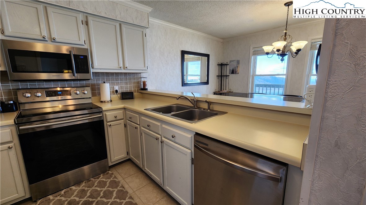 301 Pinnacle Inn Road 2306