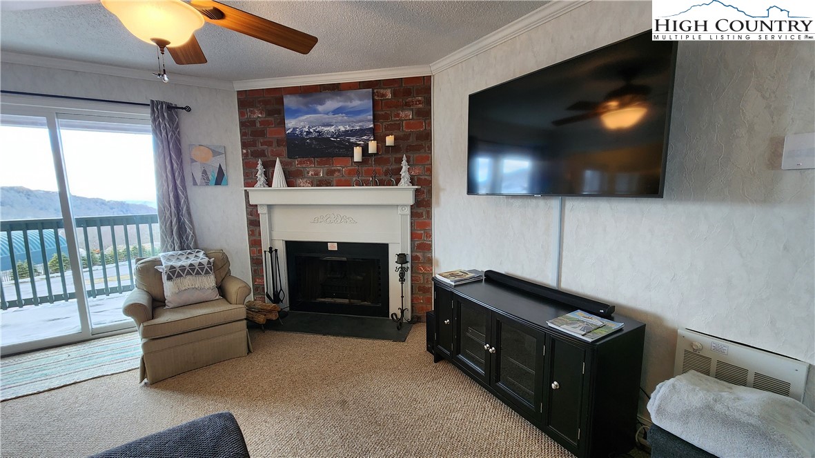 301 Pinnacle Inn Road 2306