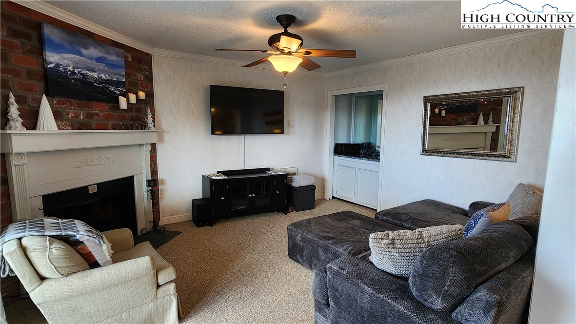 301 Pinnacle Inn Road 2306