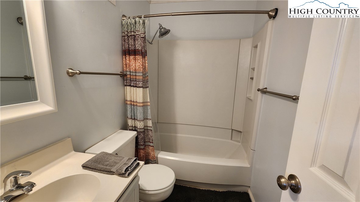 301 Pinnacle Inn Road 2306