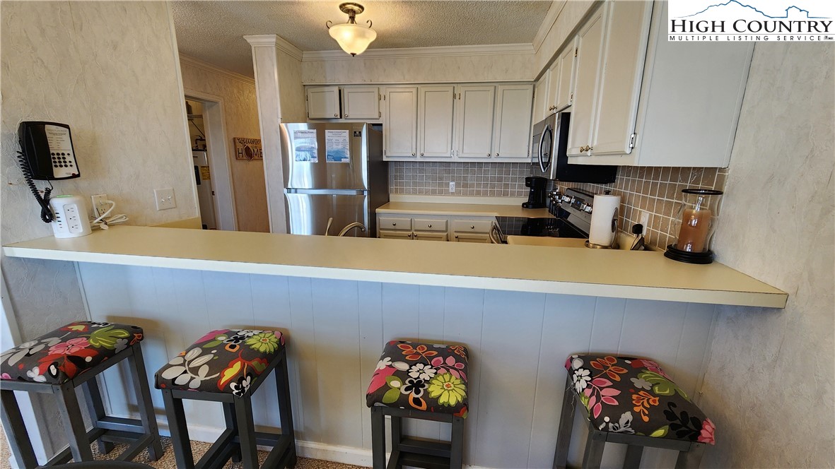 301 Pinnacle Inn Road 2306