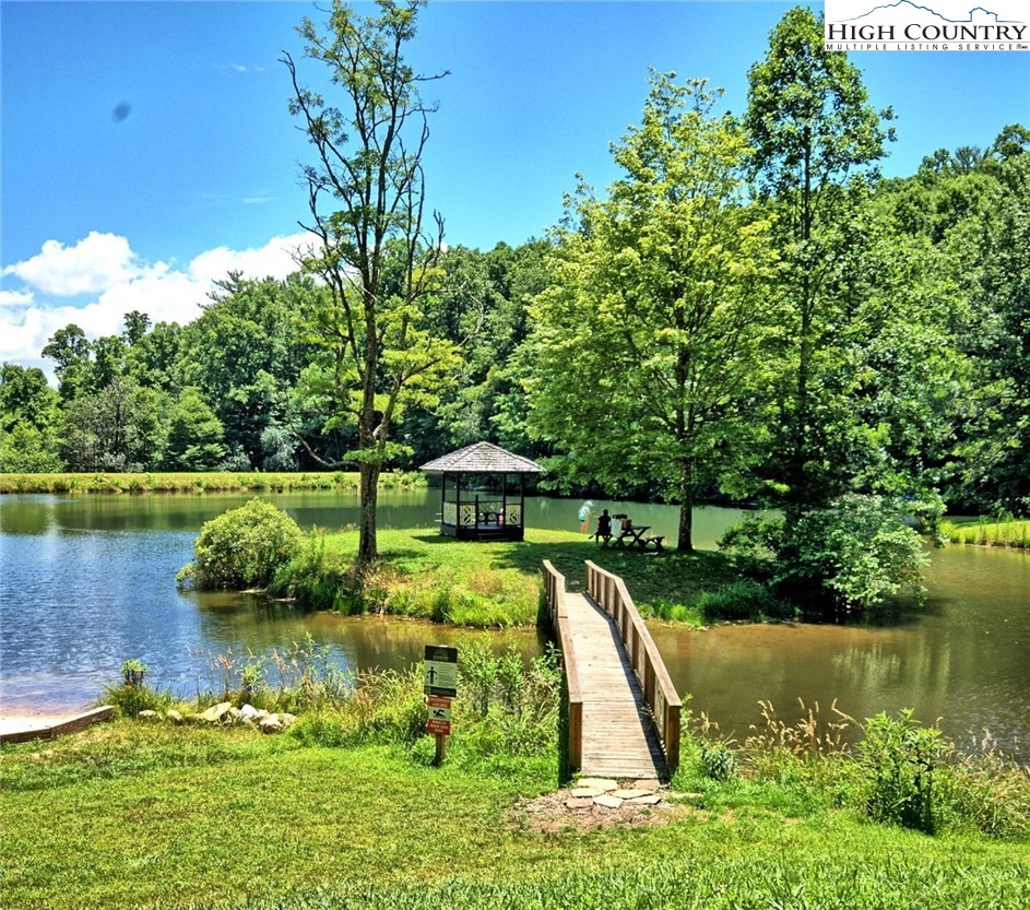 420 Lake View Trail