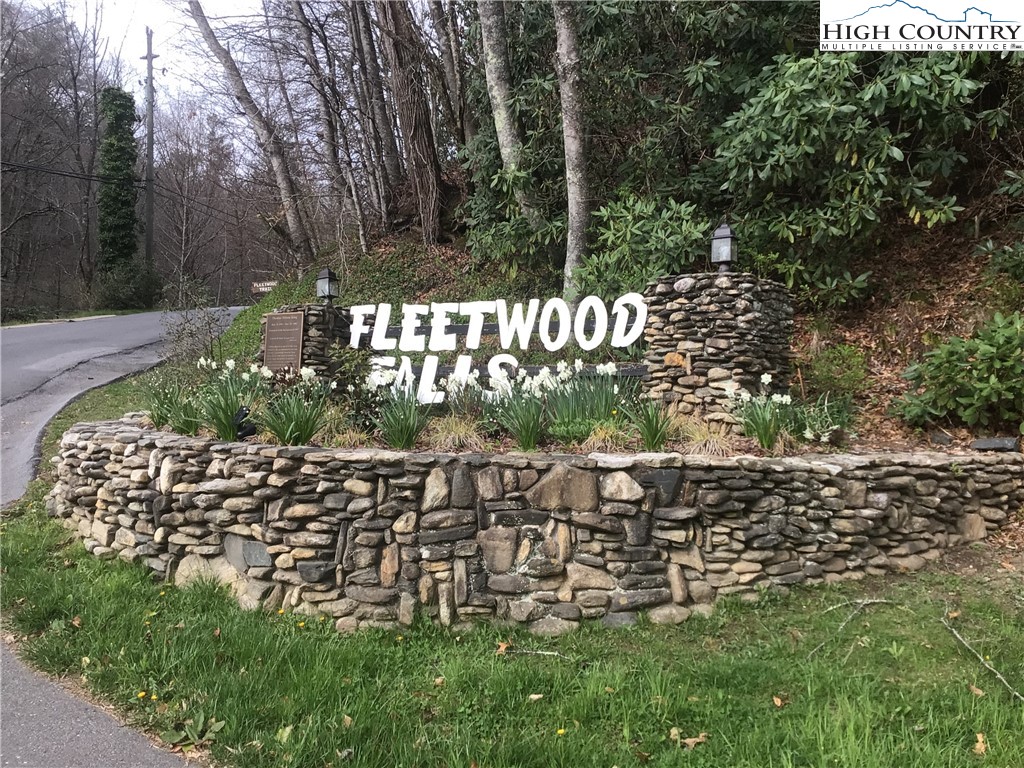 420 Lake View Trail