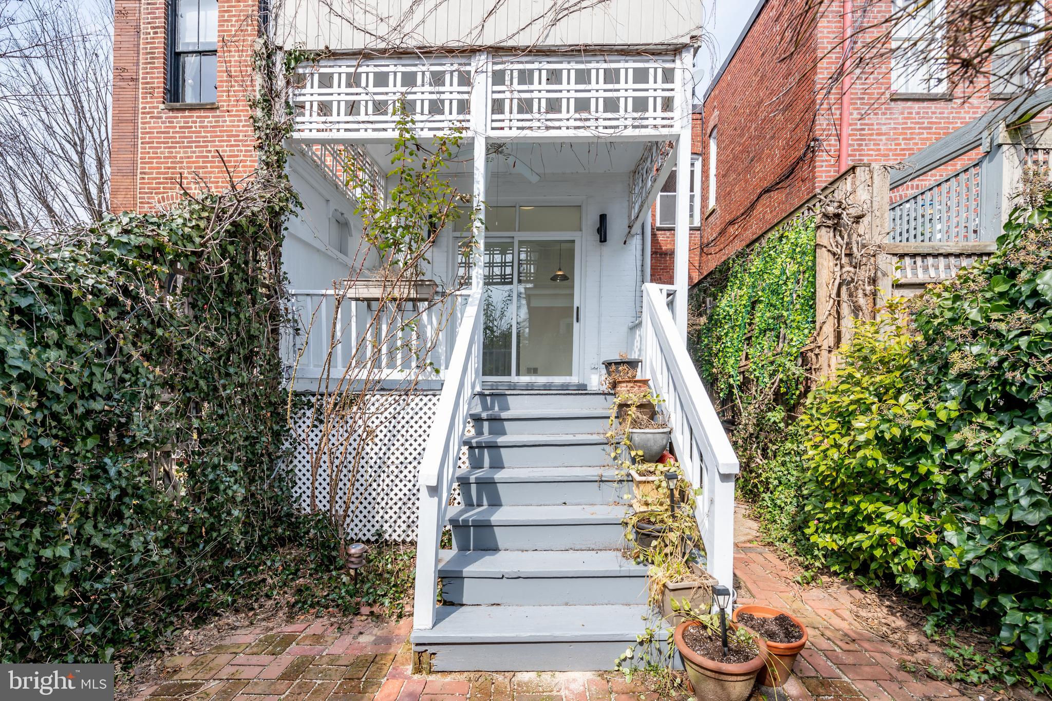 3148 Q St NW