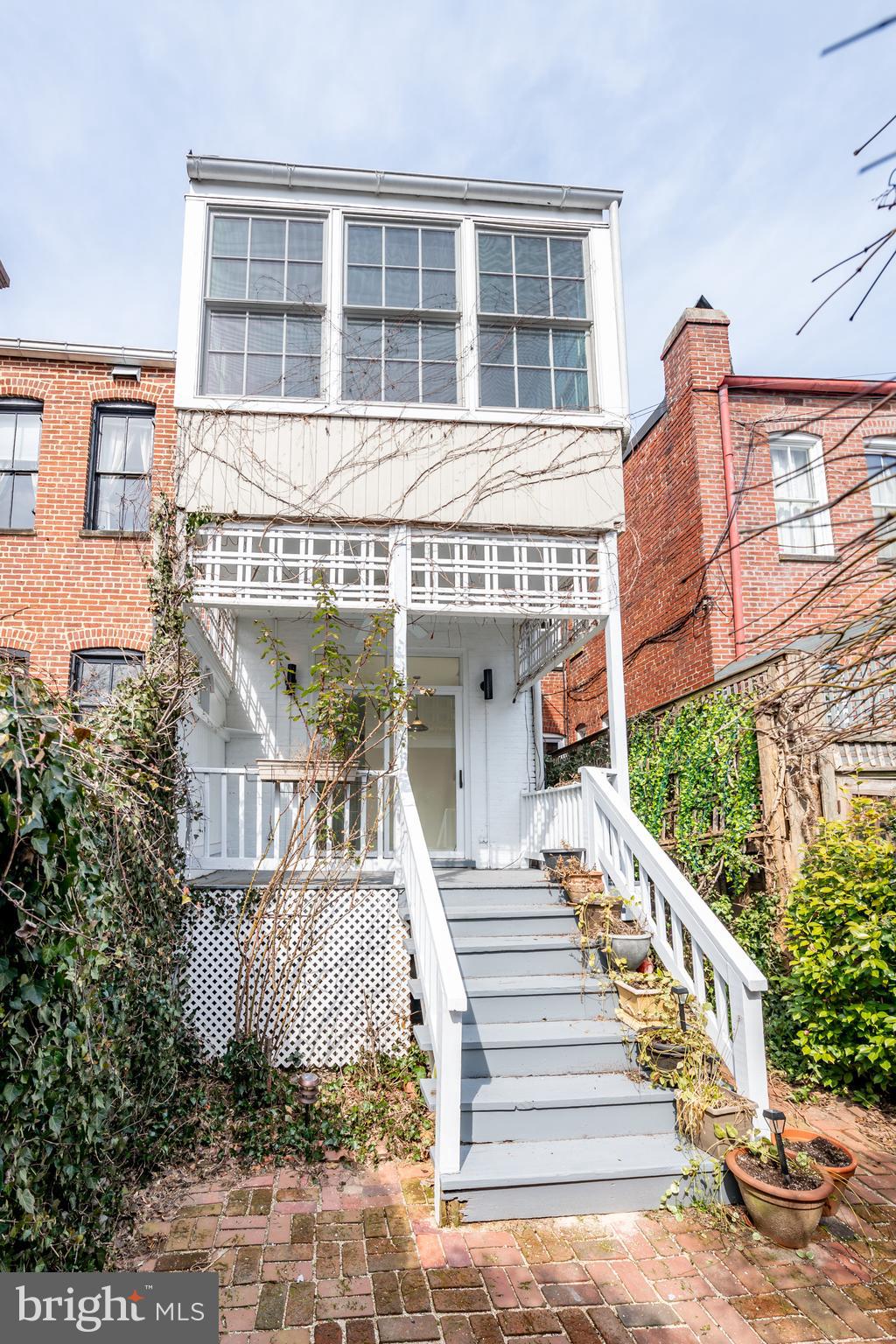 3148 Q St NW