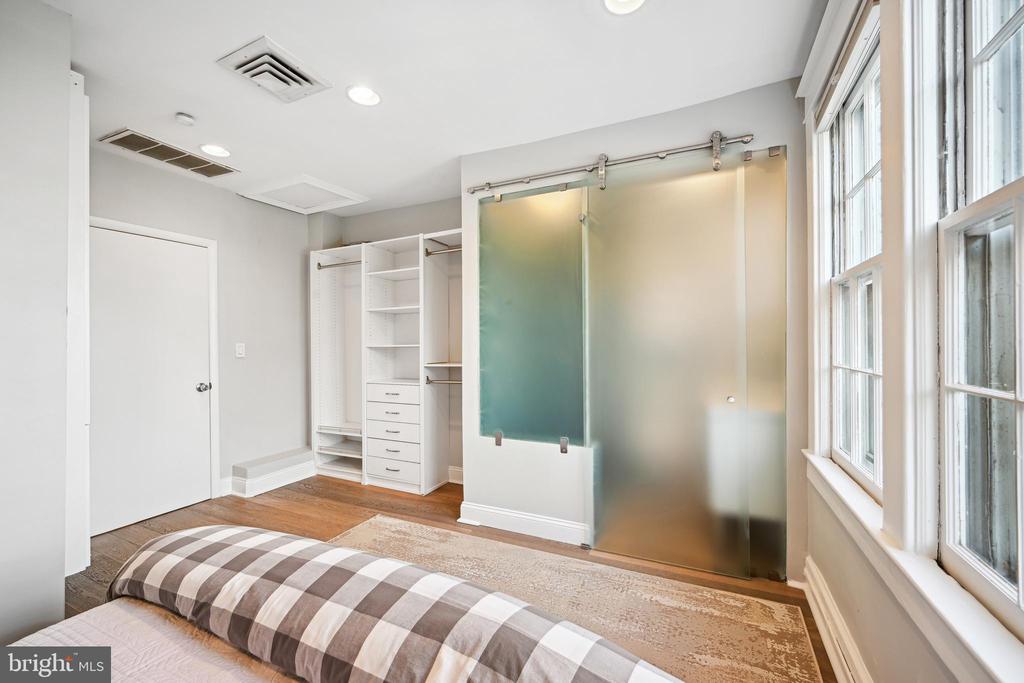 1725 34TH ST NW