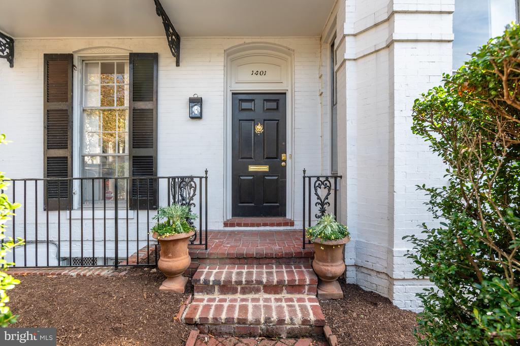 1401 33RD STREET NW