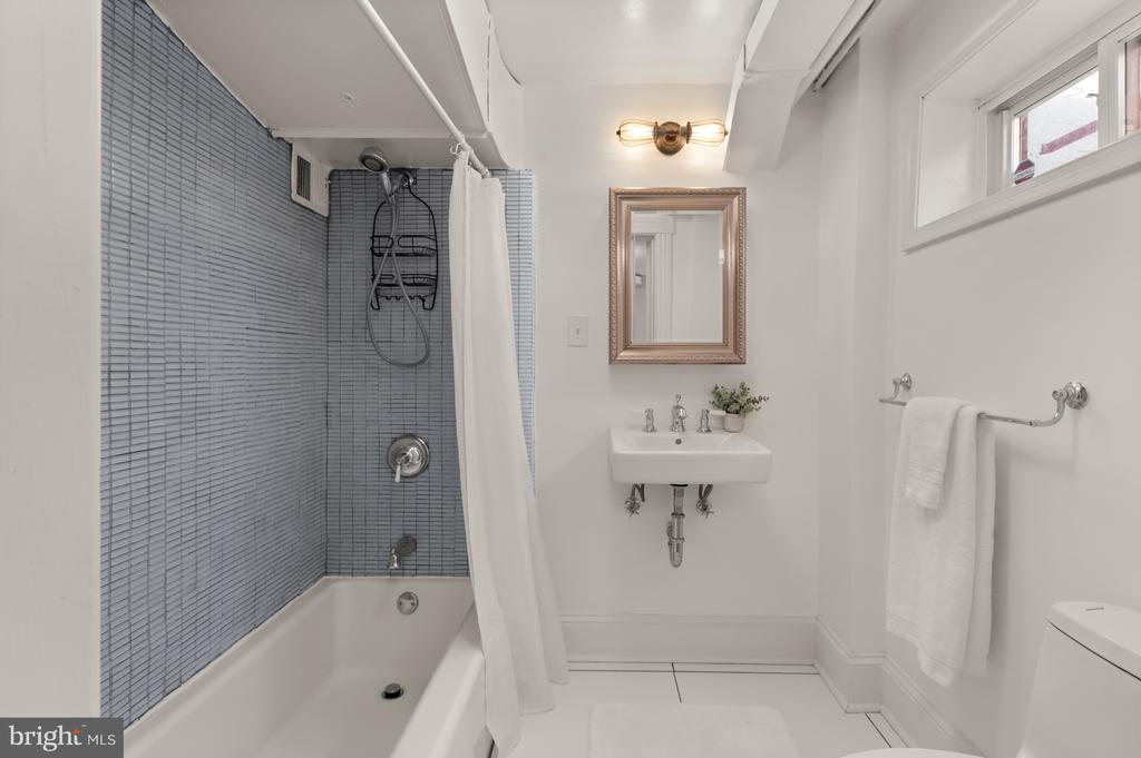 1401 33RD STREET NW