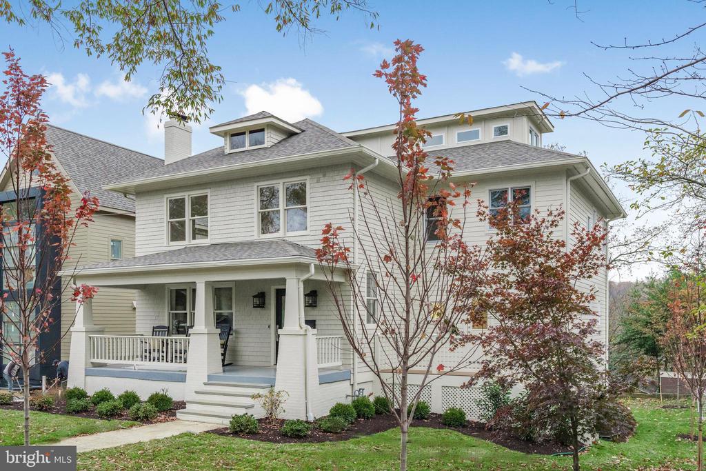 4894 MACARTHUR NW