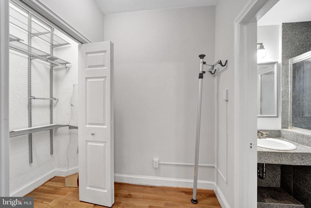 2032 BELMONT NW Unit: 215